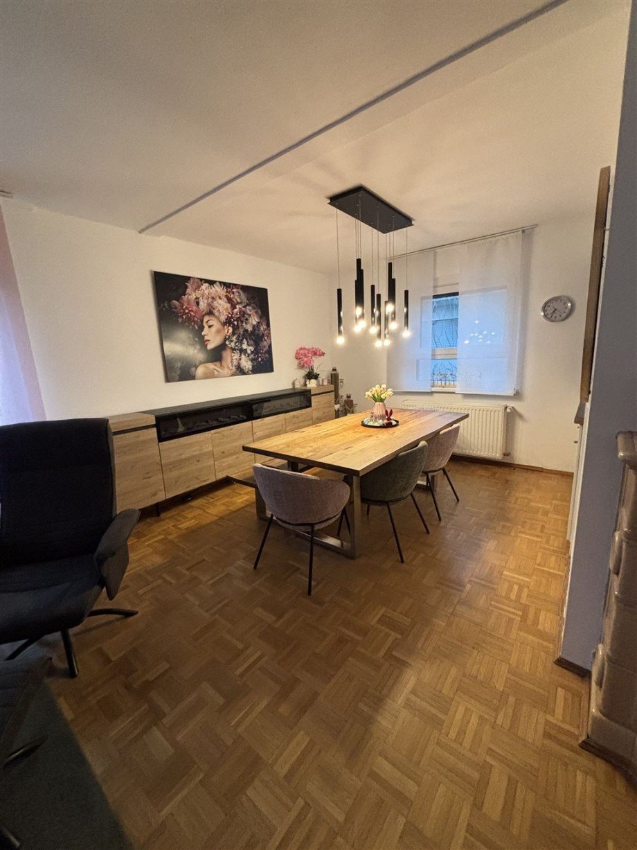 Essbereich mit Kachelofen Einfamilienhaus Deidesheim