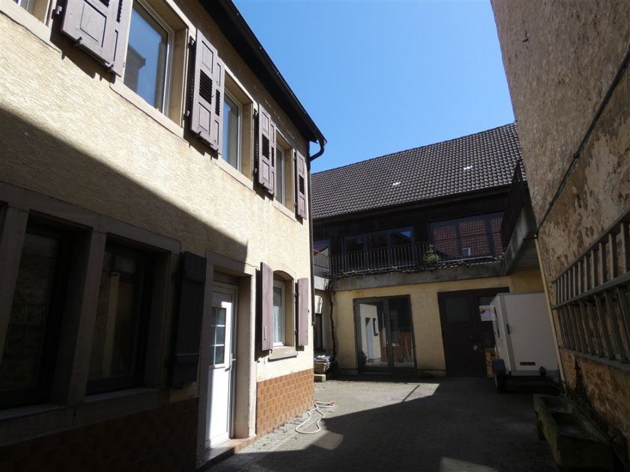 Blick Hinterhaus Mehrfamilienhaus Deidesheim