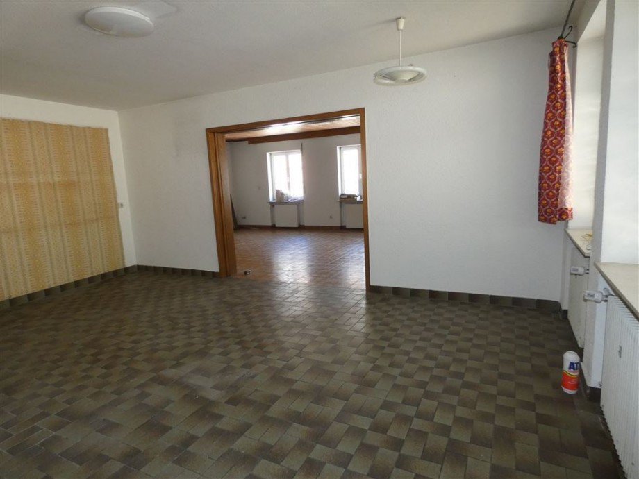 K�che mit Zugang zum Wohnzimmer Mehrfamilienhaus Deidesheim