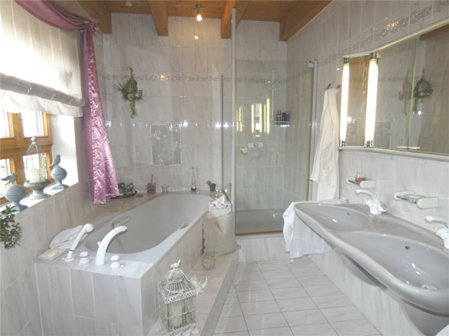 Tageslichtbadezimmer Obergescho� Einfamilienhaus Wachenheim an der Weinstra�e