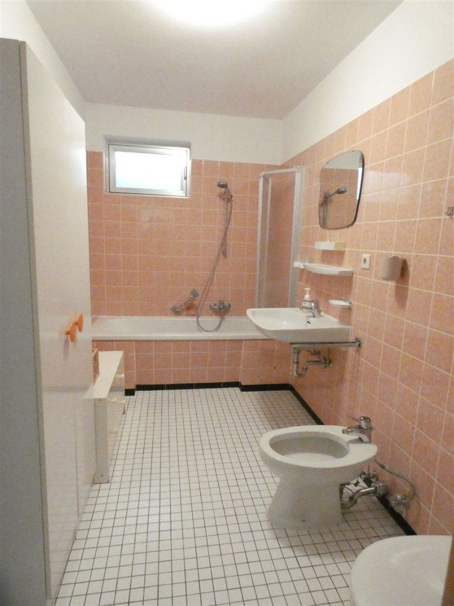 TG-Badezimmer Zweifamilienhaus Neustadt