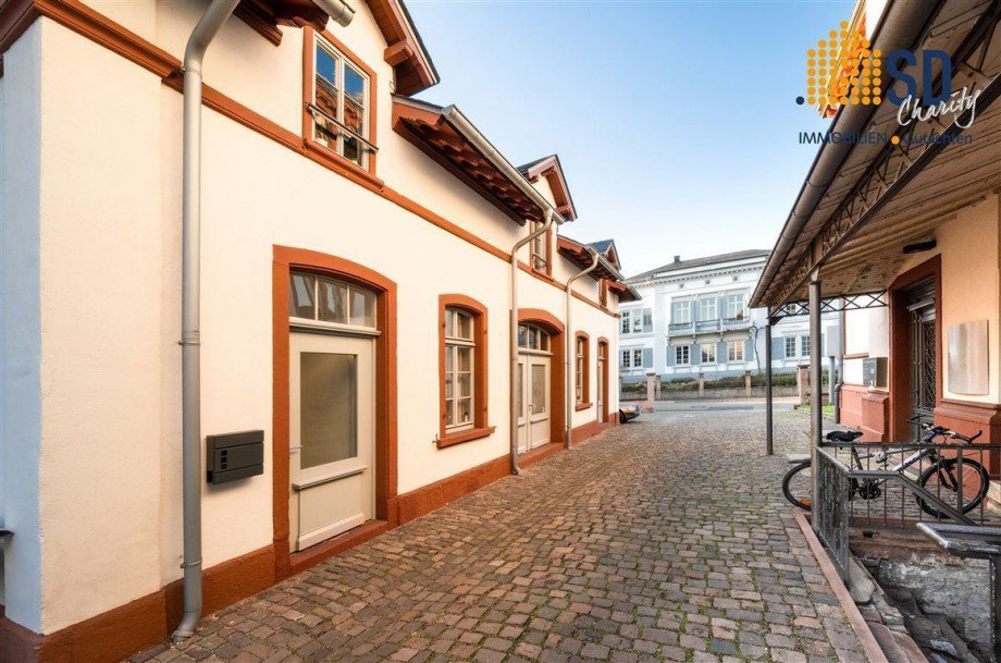 Innenhof mit 13 PKW-Stellpl�tzen Gesch�ftshaus Neustadt an der Weinstra�e